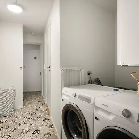 One Of A Kind In I 7 Bedrooms I 15 Guests! *