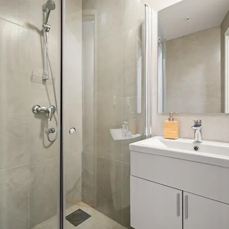 One Of A Kind In I 7 Bedrooms I 15 Guests! *