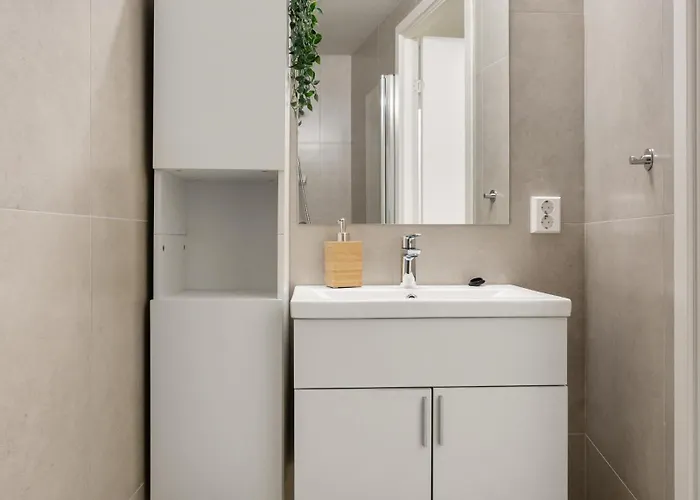 One Of A Kind In I 7 Bedrooms I 15 Guests! *