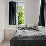One Of A Kind In I 7 Bedrooms I 15 Guests! Apartment