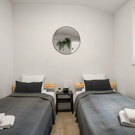 One Of A Kind In I 7 Bedrooms I 15 Guests! Apartment